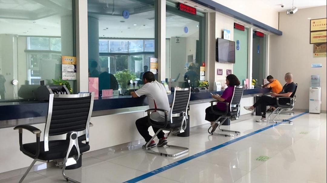 银行降息对个人理财有何影响？
银行降息对个人理财影响可不小。降息后，银行存款利率