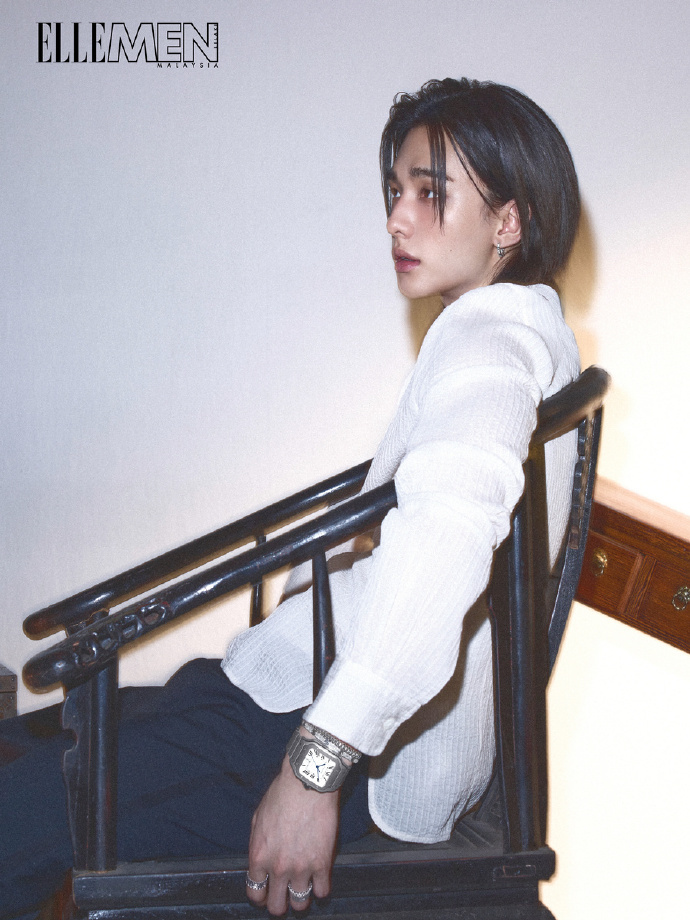 黄铉辰登上马来西亚 ELLEMEN 六七合刊封面 韩版 ELLE 四月刊大片获转