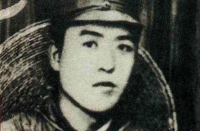一个曾把山东战场从断线的地下组织，撑成敌后抗战巨大战略支点的人，建国后竟一度被降