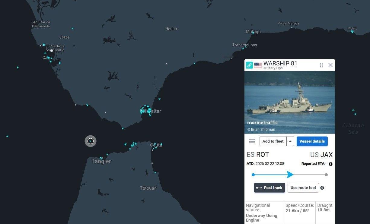 英国皇家海军驱逐舰“丘吉尔号”（S46）正驶入直布罗陀海峡，即将进入地中海海域。