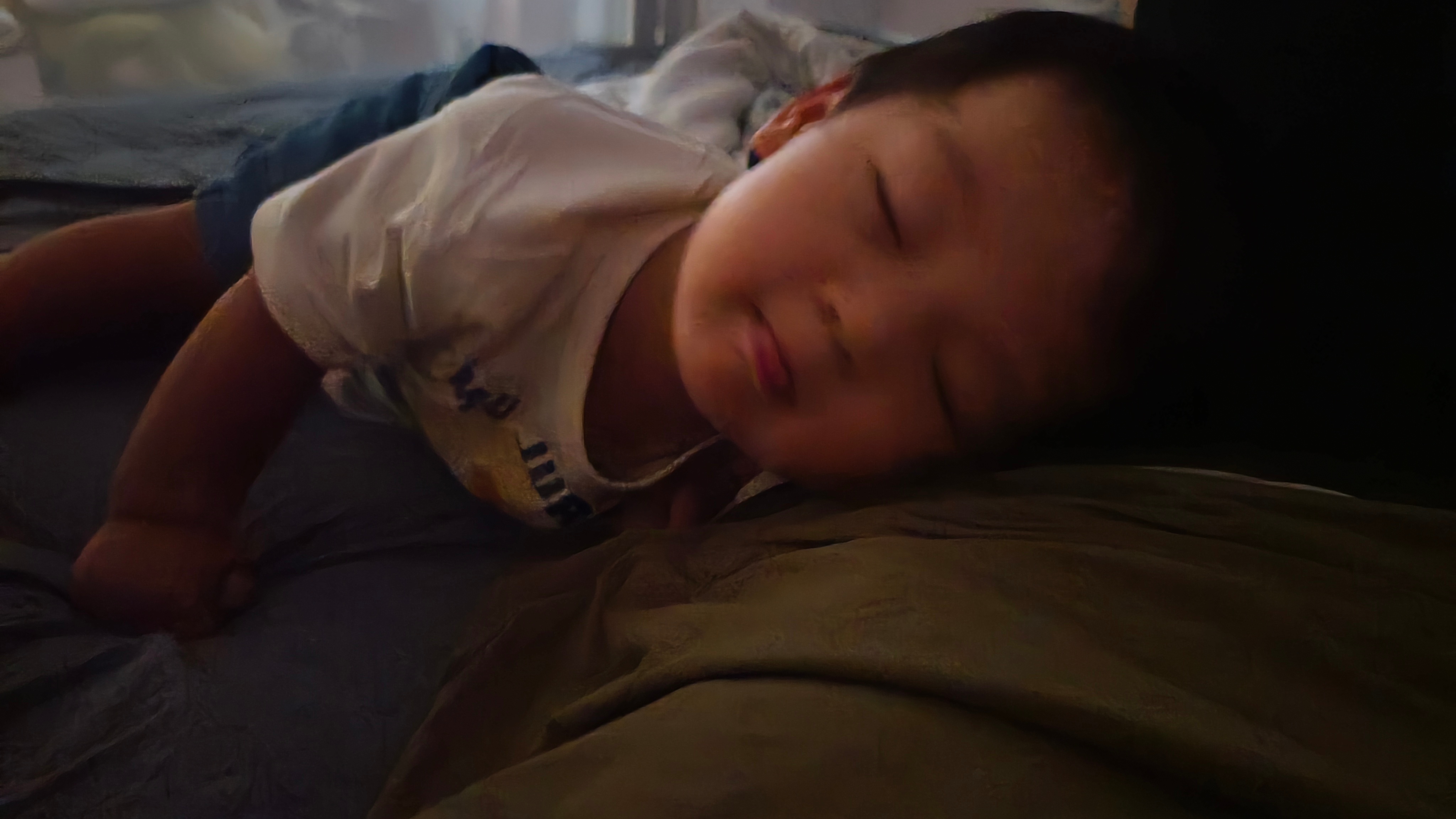 累了就睡，才能早点好。（图二图三是在找舒服的睡姿，好阔爱）萌娃养成记我的三个崽崽