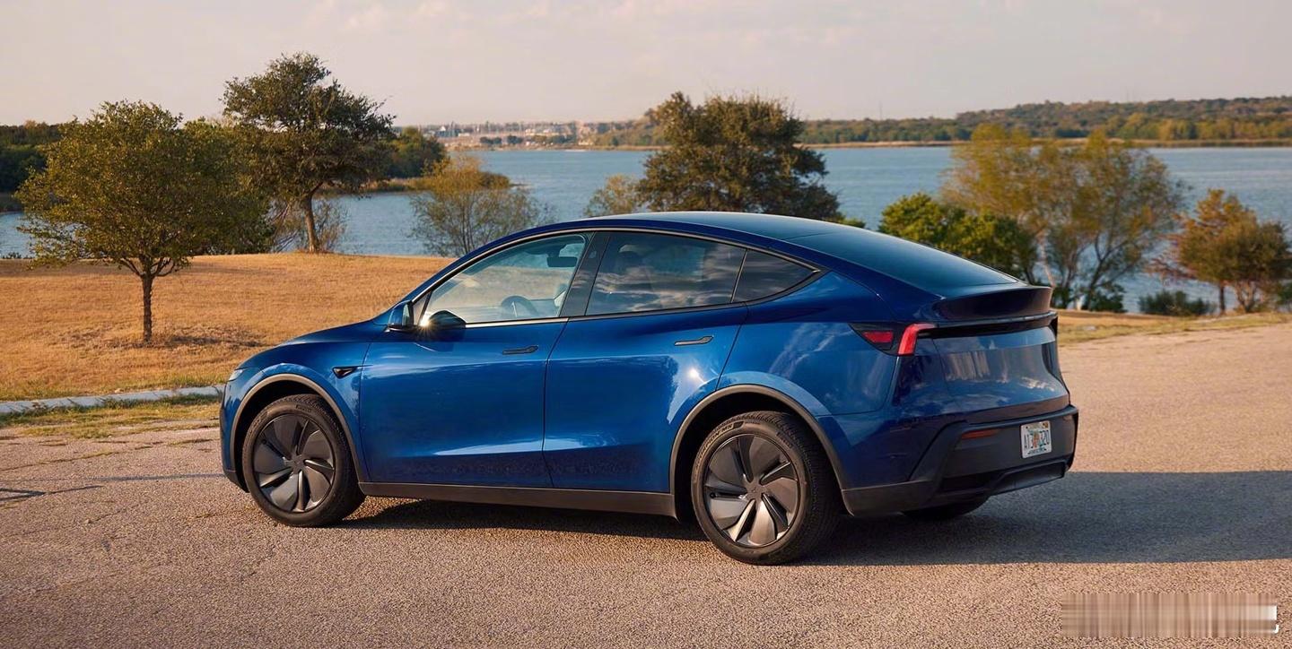 特斯拉在美国推出的 Model Y 标准版起售价降到了 39990 美元，但代价