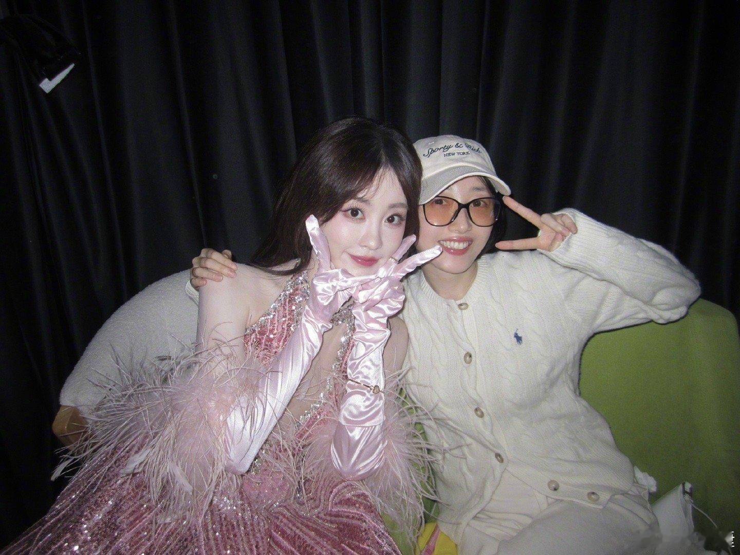 蒋梦婕发了祝绪丹的合照 蒋梦婕和祝绪丹用一张合照证明了：真正的闺蜜情，就藏在这些