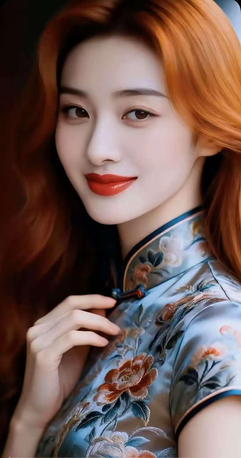 水仙子·绯丝映旗袍
绯发流影拂香腮，
青花绣袂衬玉钗。
丹唇初绽春情睐。
眼波含