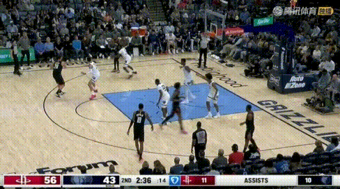 阿门好懂事！2打0篮下不扣，送杜兰特詹姆斯待遇。
詹姆斯是淫威，杜兰特是被投桃报