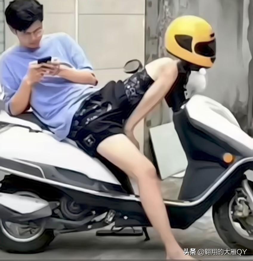 这张图你第一眼瞅见的是啥？
我盯着看了整整一分钟才反应过来。
我一开始还以为是两