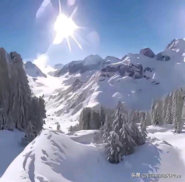 把眼睛眯成一条缝，真的可以看到一个大家都很熟悉的历史人物。