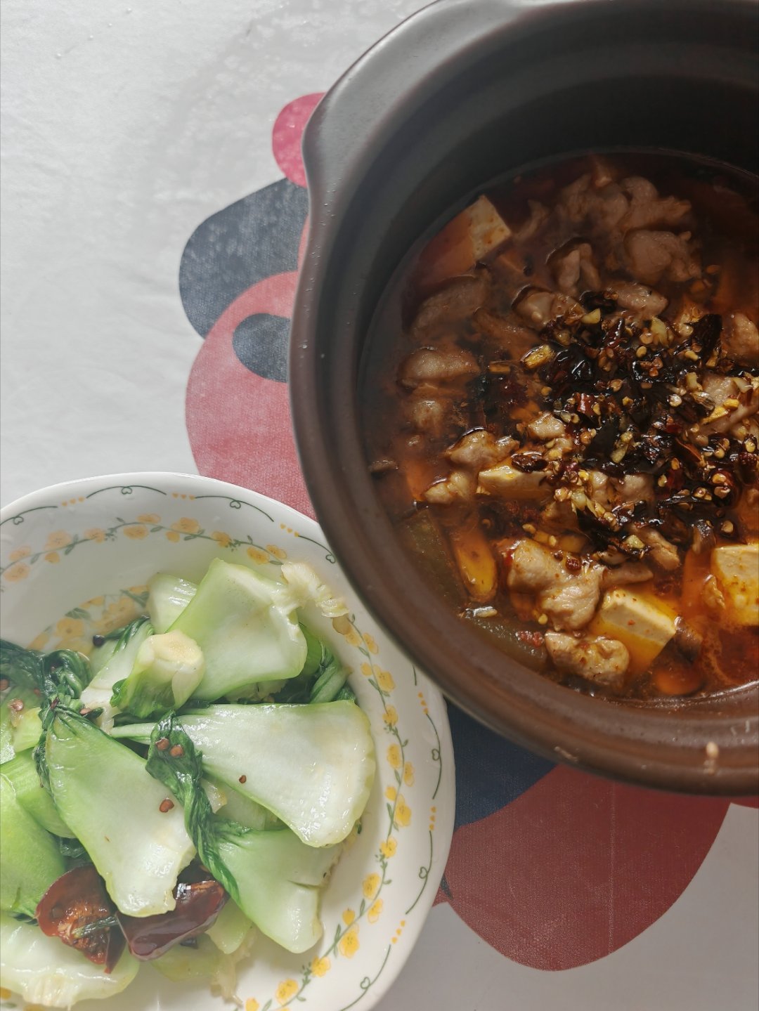 午餐 吃点辣的找找胃口，你们吃啥 