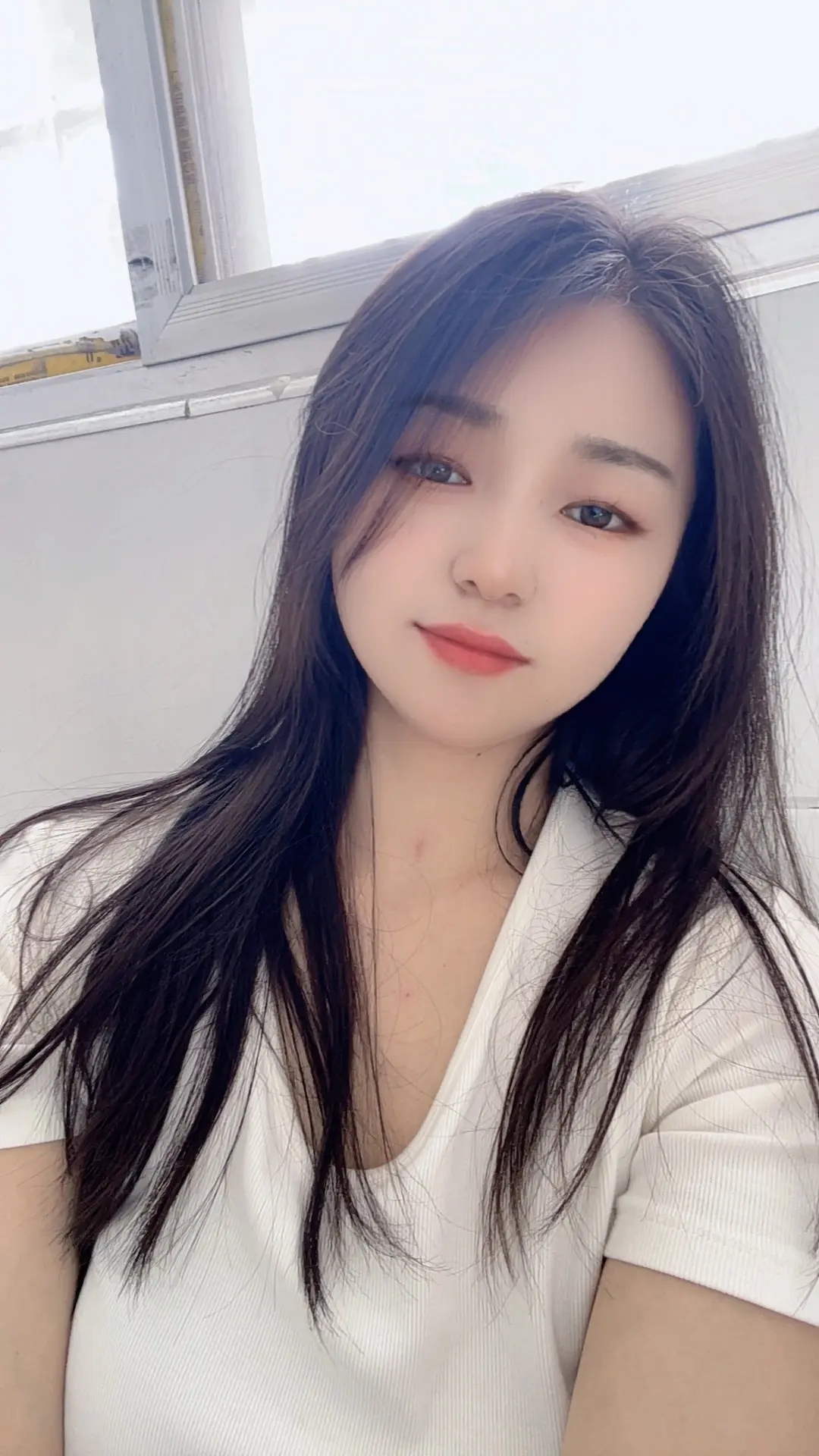 忽然想闹人，想矫情，想撒娇，想释放小女人该有的样子，想了一下还是算了吧...