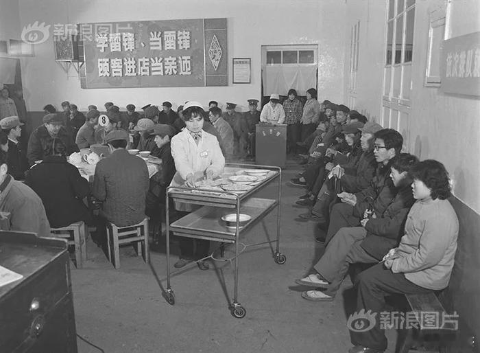 老舅说，你看，那个时候多好啊，把顾客当亲人一样来接待。 ​​​