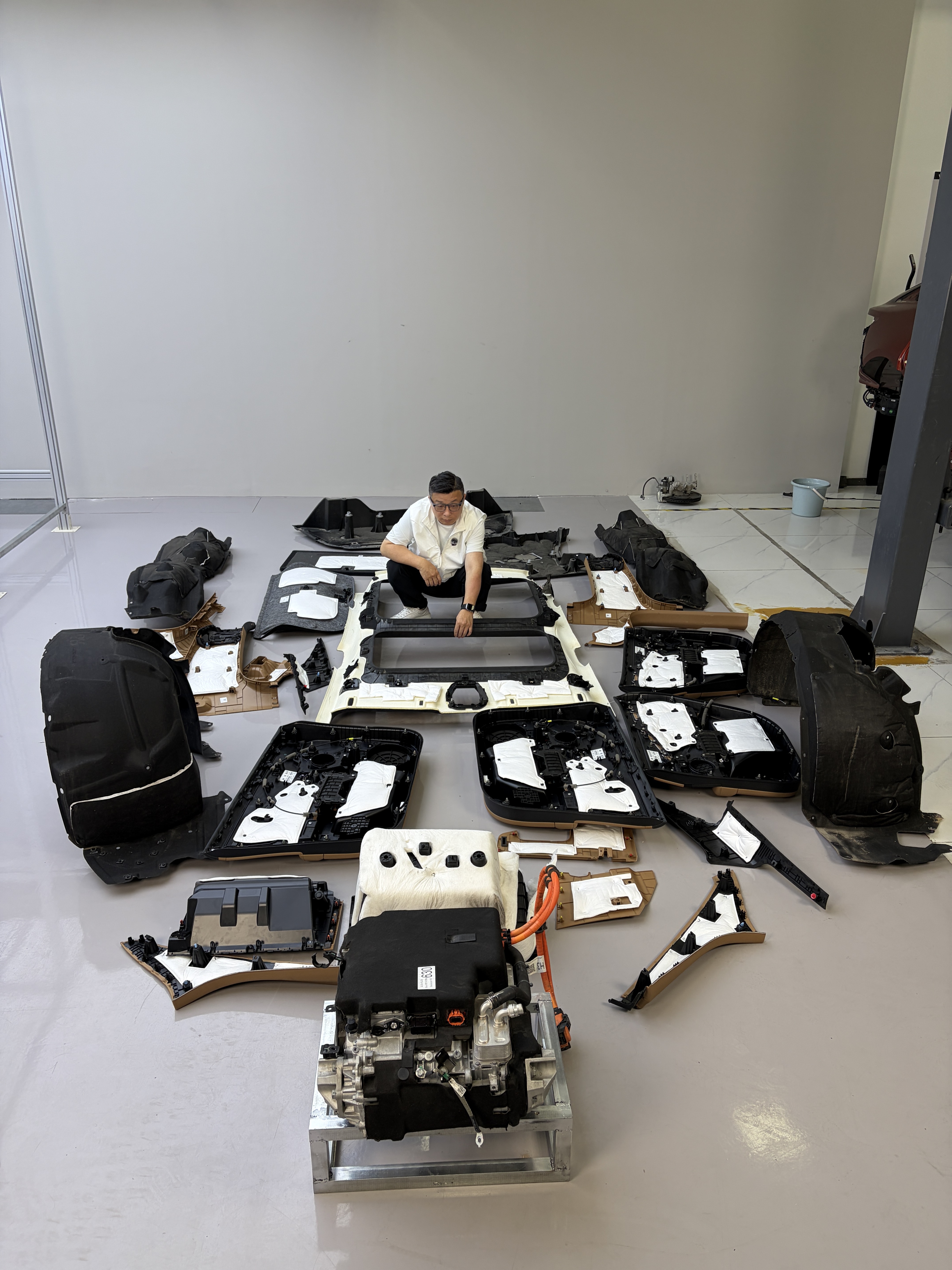 胎噪路噪覆盖的频率比较广，从800Hz到4000Hz,如果只是简单的在轮内衬上加