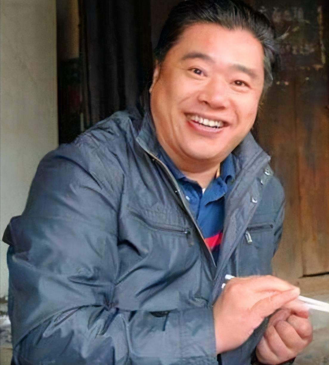 2007年，温州"皮革大王"被亲爹娘强行送进精神病院，事后兄弟瓜分了他12亿资产