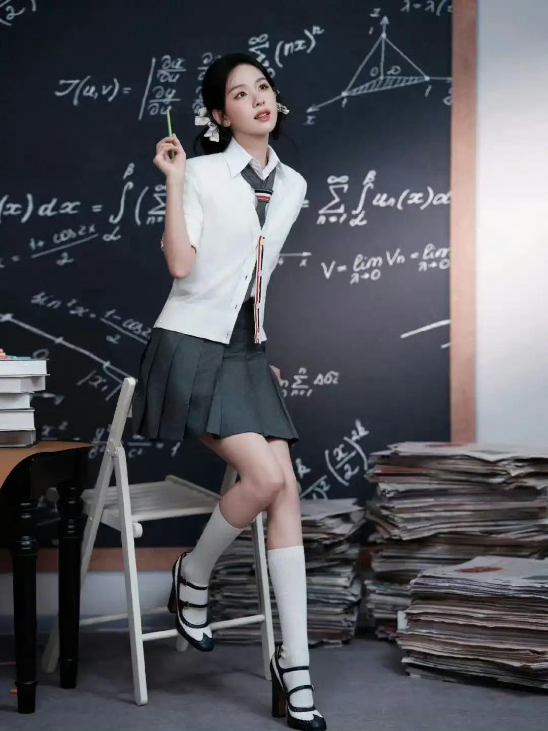 陈都灵好丑的校服好美的脸 我的高智学姐，天才女友陈都灵