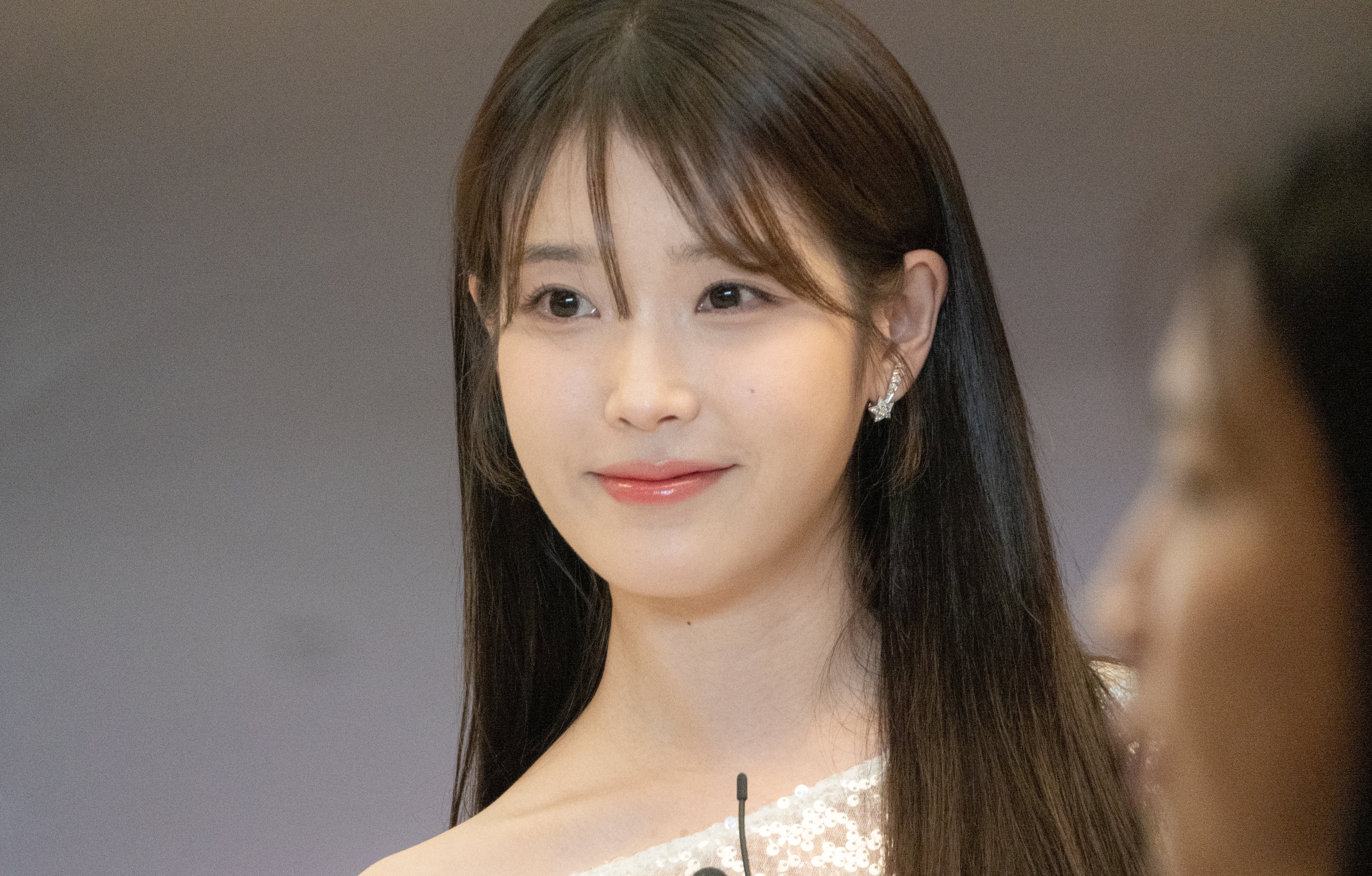 前年今日240807 IU＆雅诗兰黛 iu壁纸