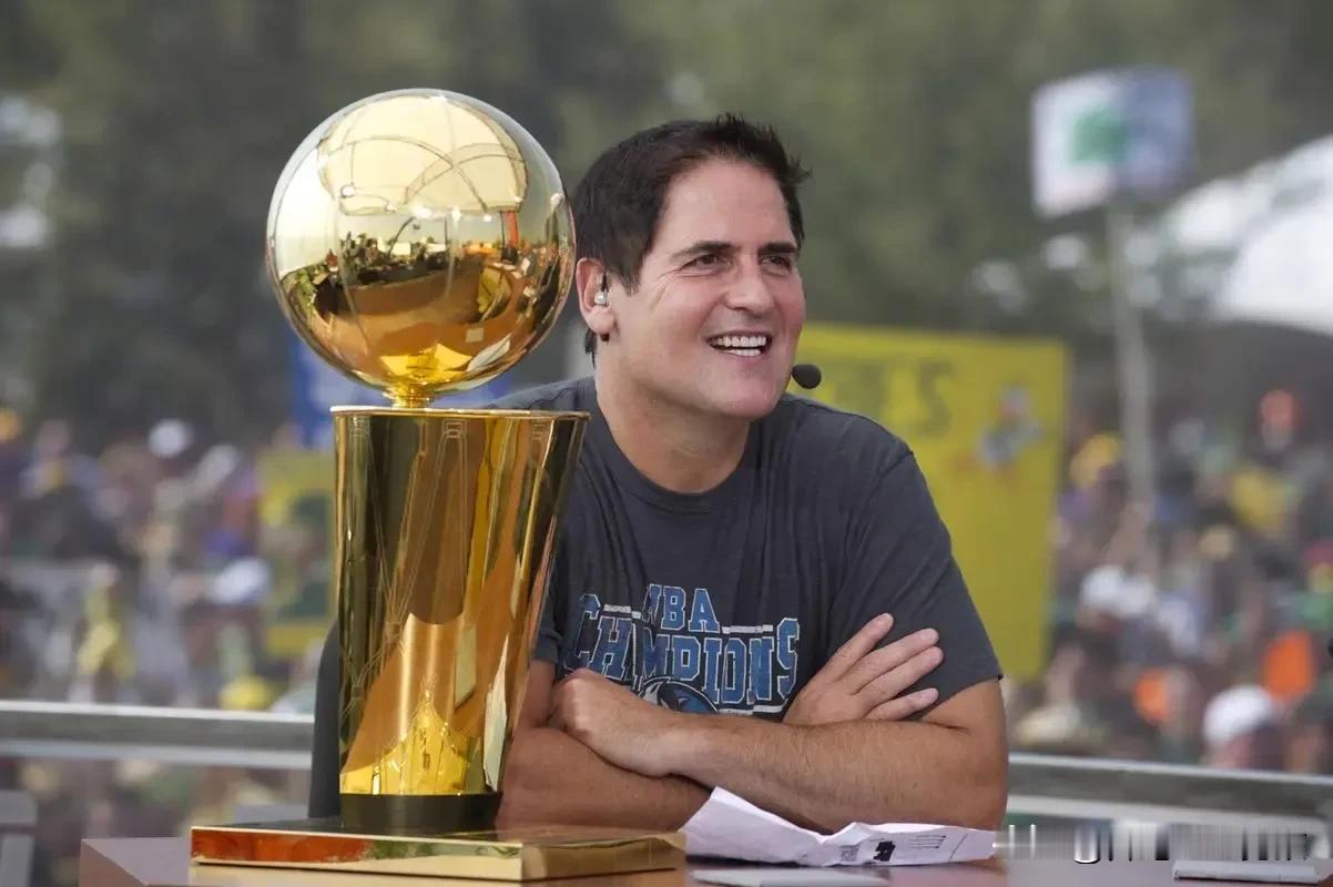 --马可.库班
现达拉斯小牛队老板
NBA历史上最会投资的老板之一
他在投资中正