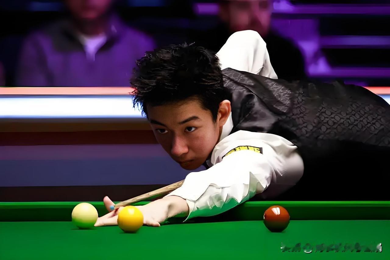 努力就有回报，冠军实至名归
北京时间11月9日，2025年斯诺克国锦赛决赛，吴宜
