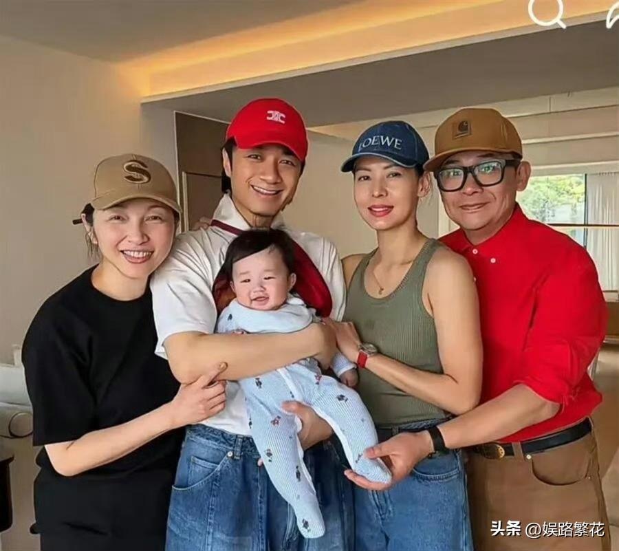 古巨基选老婆的眼光是真毒！
 
二胎小儿子正面照一曝光，更让人看懂陈韵晴到底有多