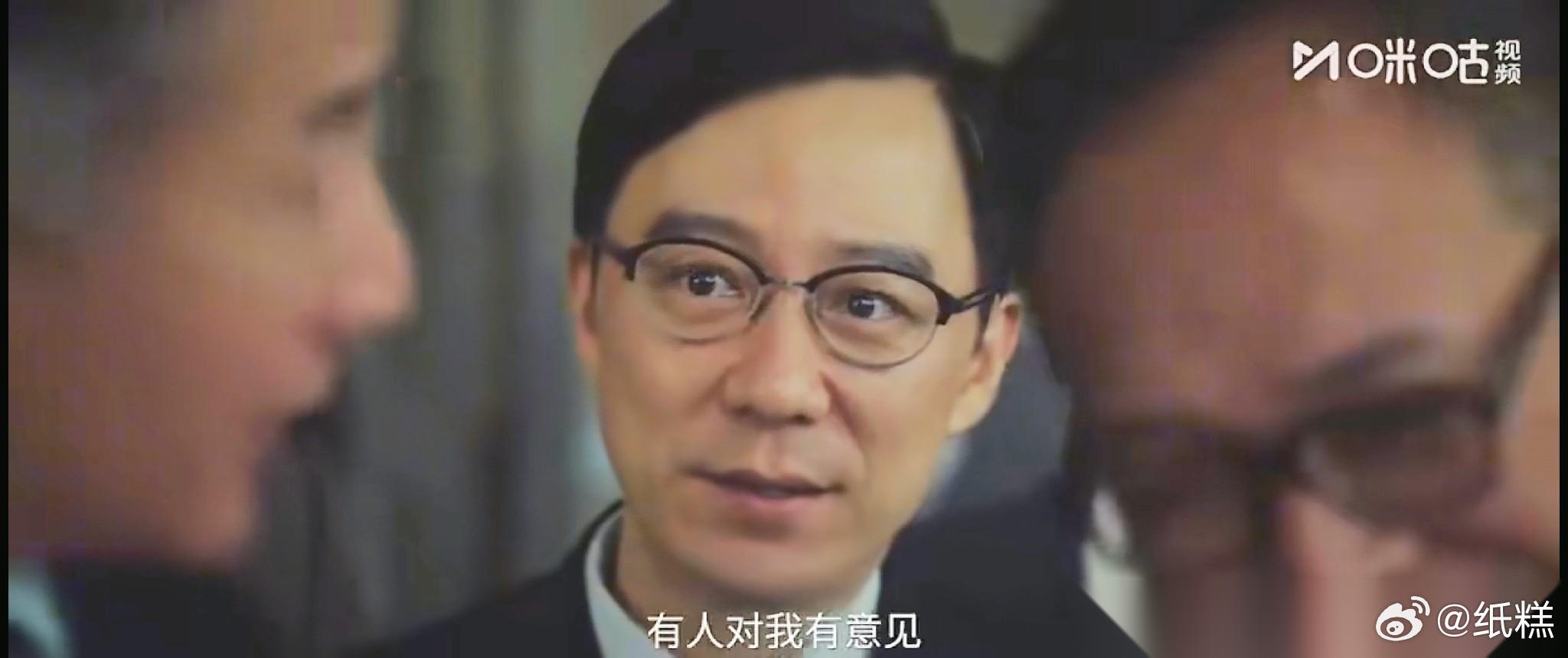 追《交锋》看了曹了平和贾春霖饭店那场对手戏，很多观众看完都被贾春霖圈住了。 看着
