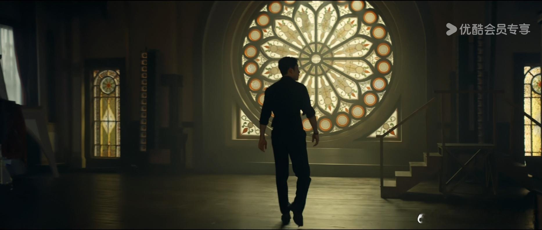 不知道只知道家母的身材属实曼妙。 