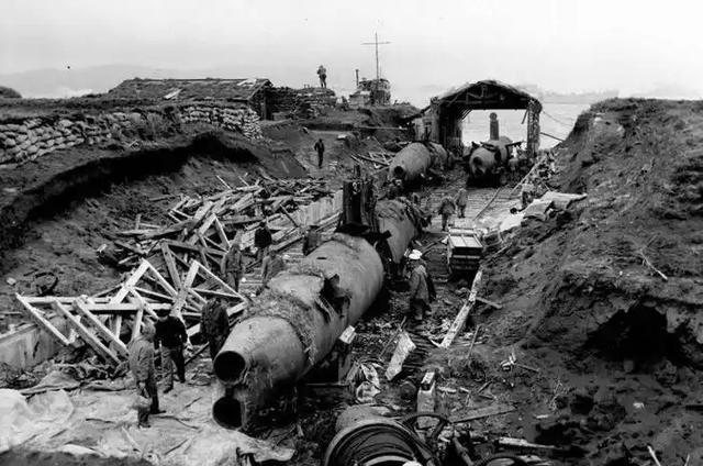 在太平洋战争中，由于海军士兵禁酒，老美海军买了一艘水泥驳船改造成生产冰淇淋的移动