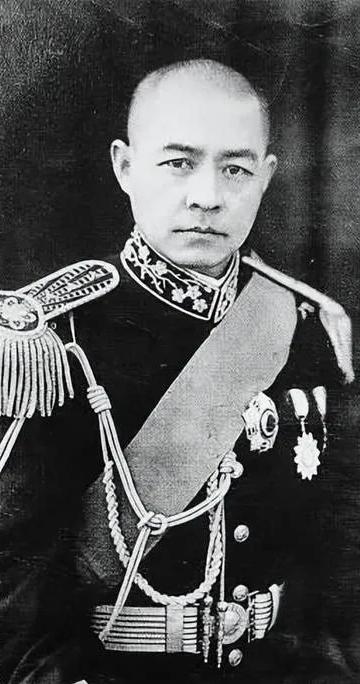 张自忠战死时，身边的随从马孝堂被日军一刀砍中脖子，他忍着剧痛滚进旁边的沟里。日军