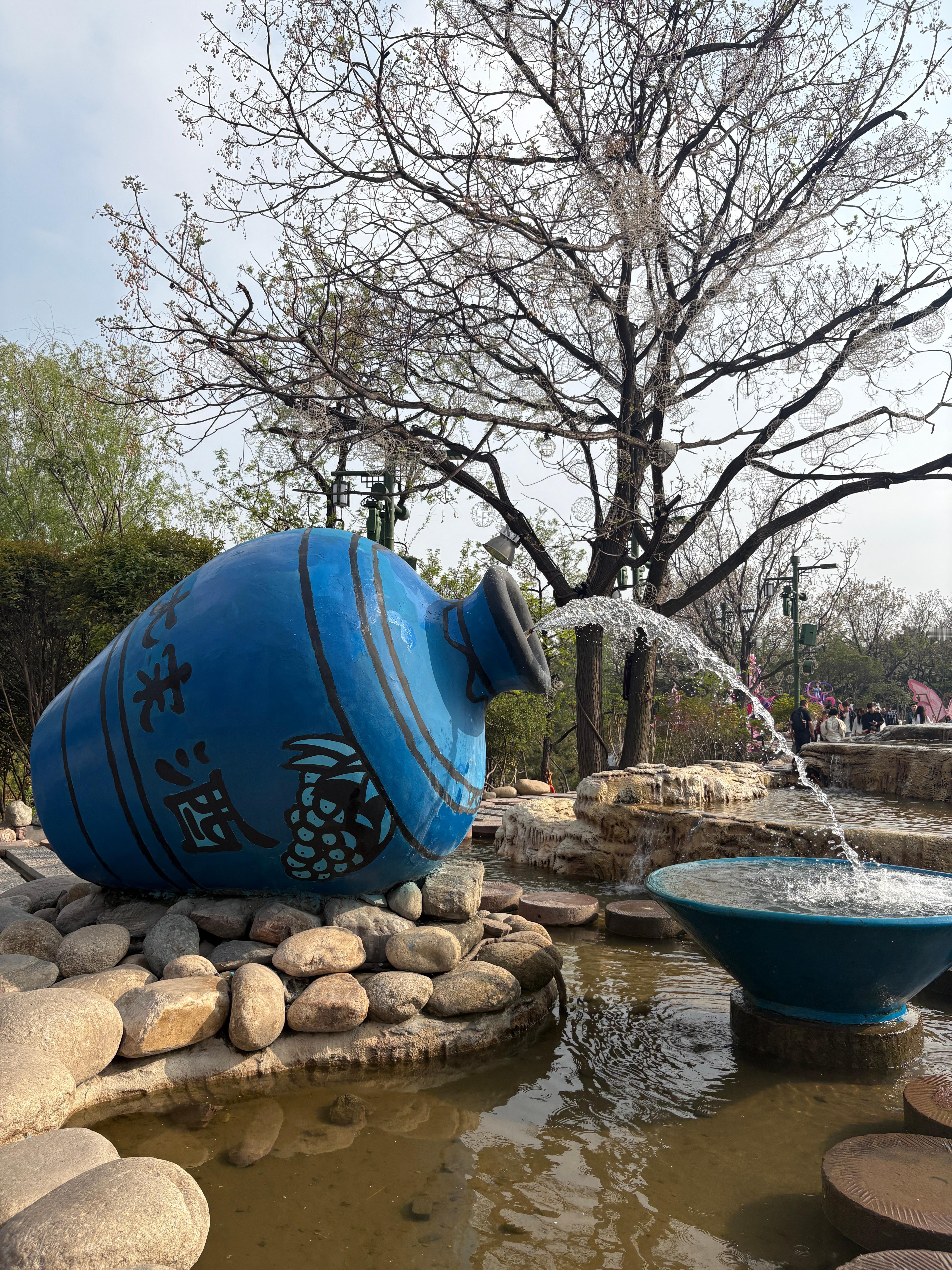 昨天公布了一季度的GDP数据，同比5.0%是很不错的，一季度上游和中游行业景气度