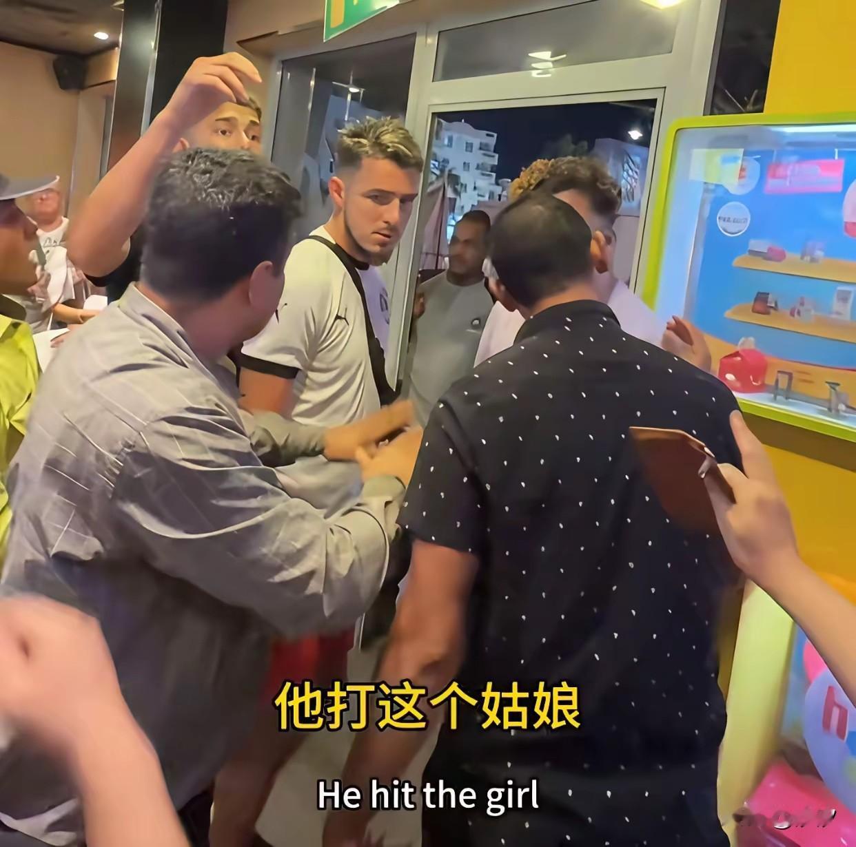 近日看到女子晒出欧洲旅游冲突视频，
才发现国内女子为什么嫁到国外都那么贤惠？欧洲