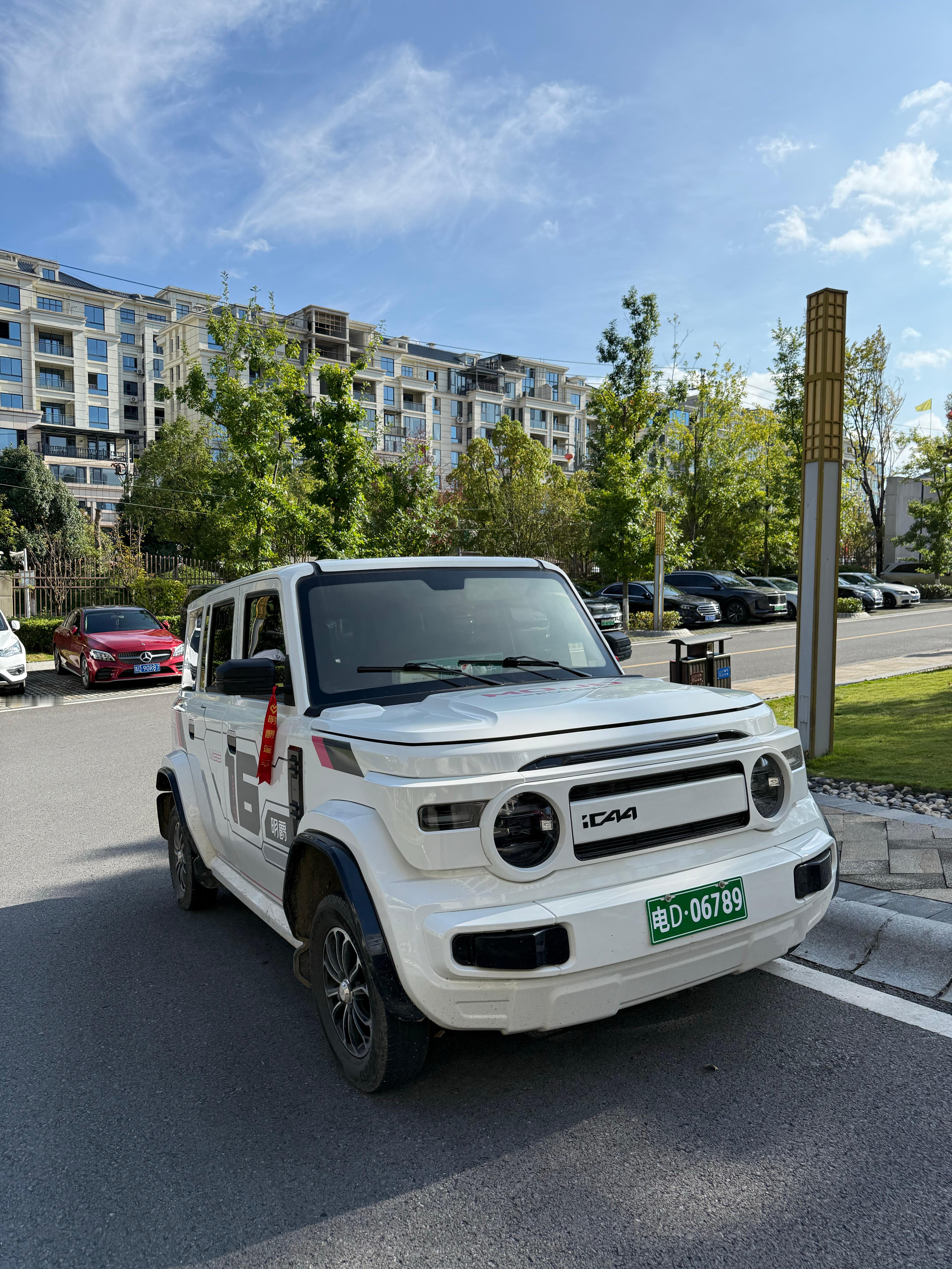 远看觉得是奇瑞ICAR V23近看好像哪里不太对呢[允悲]  ​​​