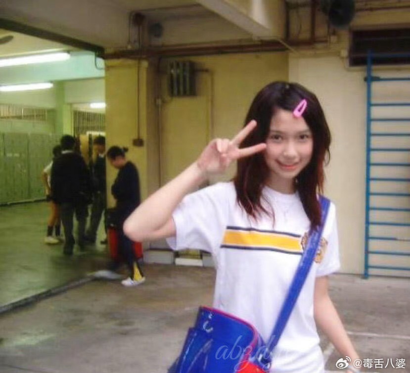 Angelababy13岁旧照感觉Angelababy的旧照每隔一段时间就会被翻