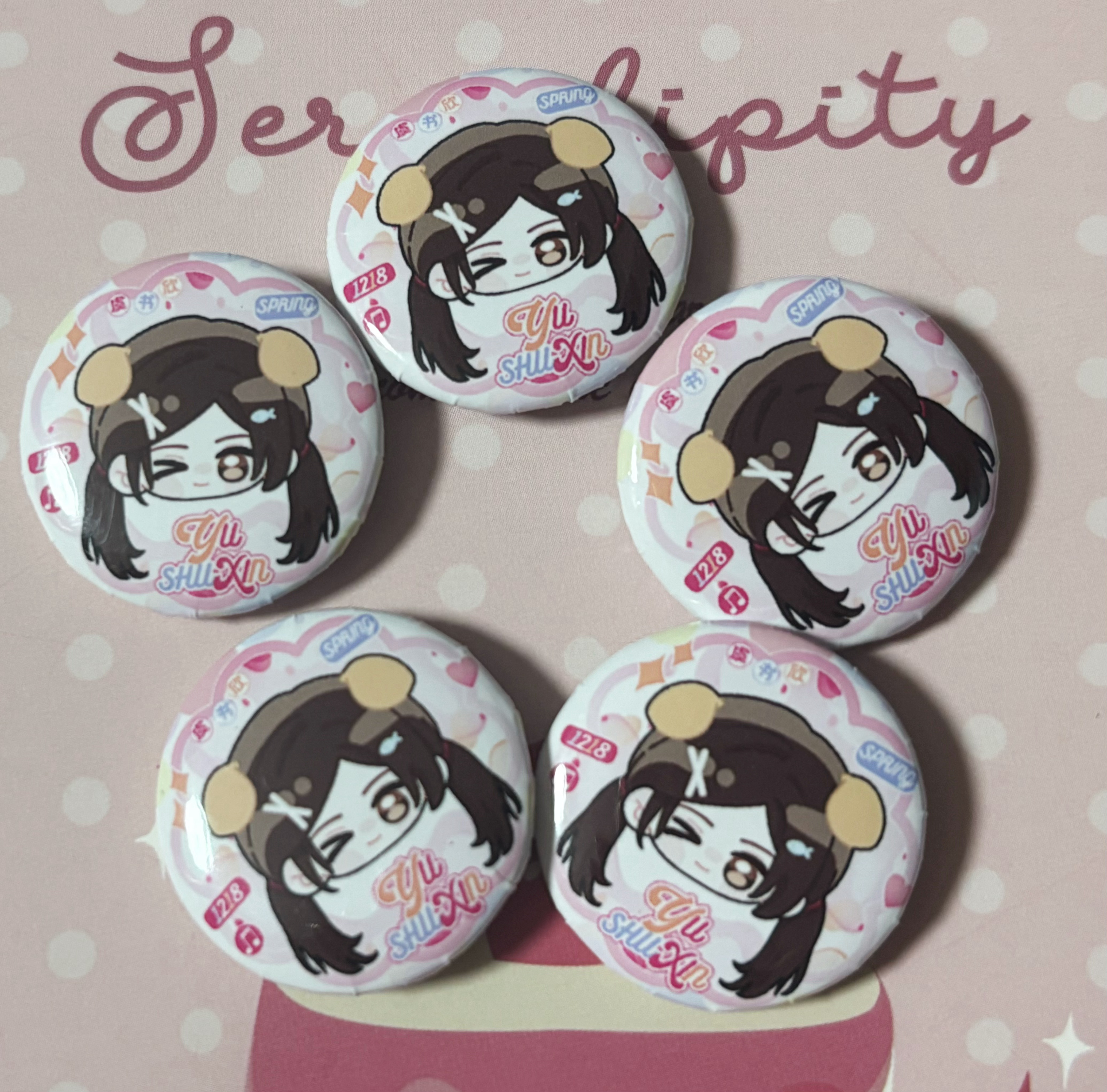 超级小的mini吧唧萌晕我了，我拍的显得有点大，其实就是比硬币大一点点，也是去生