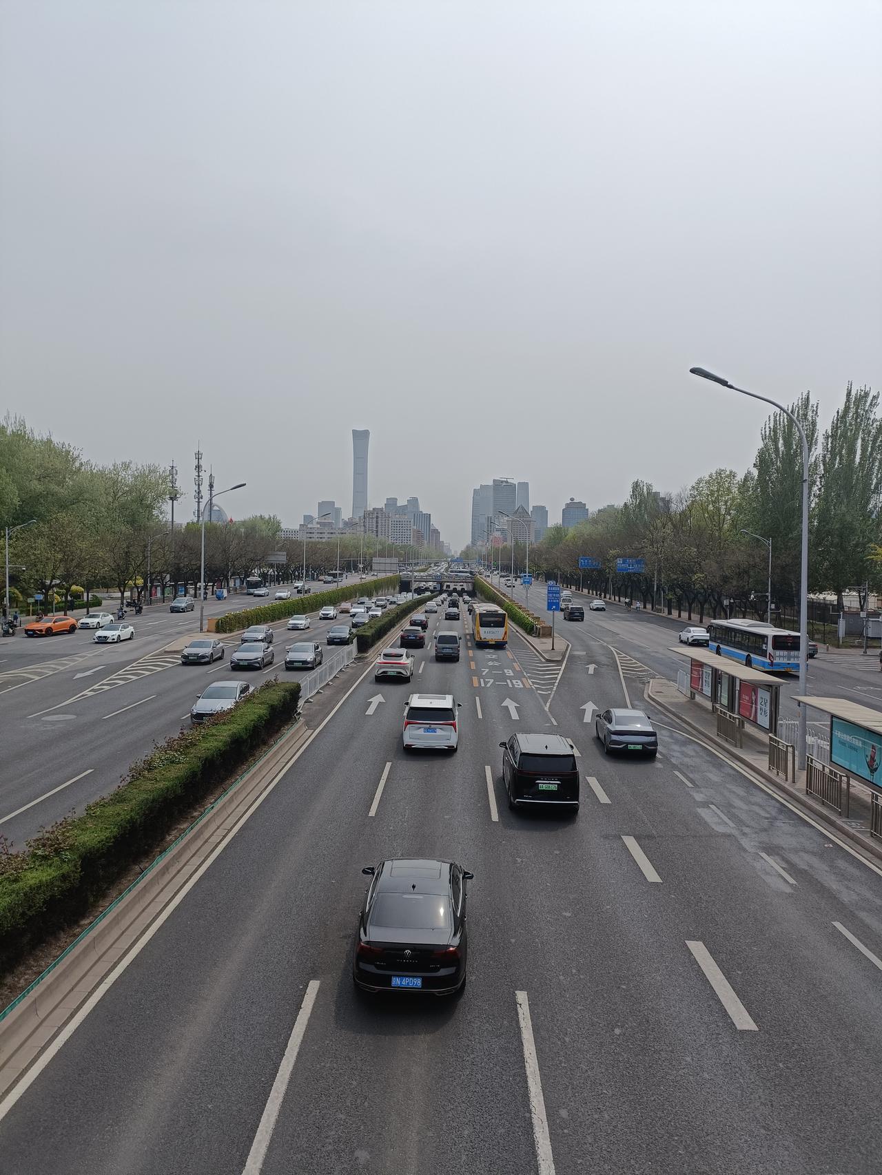 市场经济有好处，比如能集中人力、物力、财力，激发企业积极性，满足多元消费需求。但