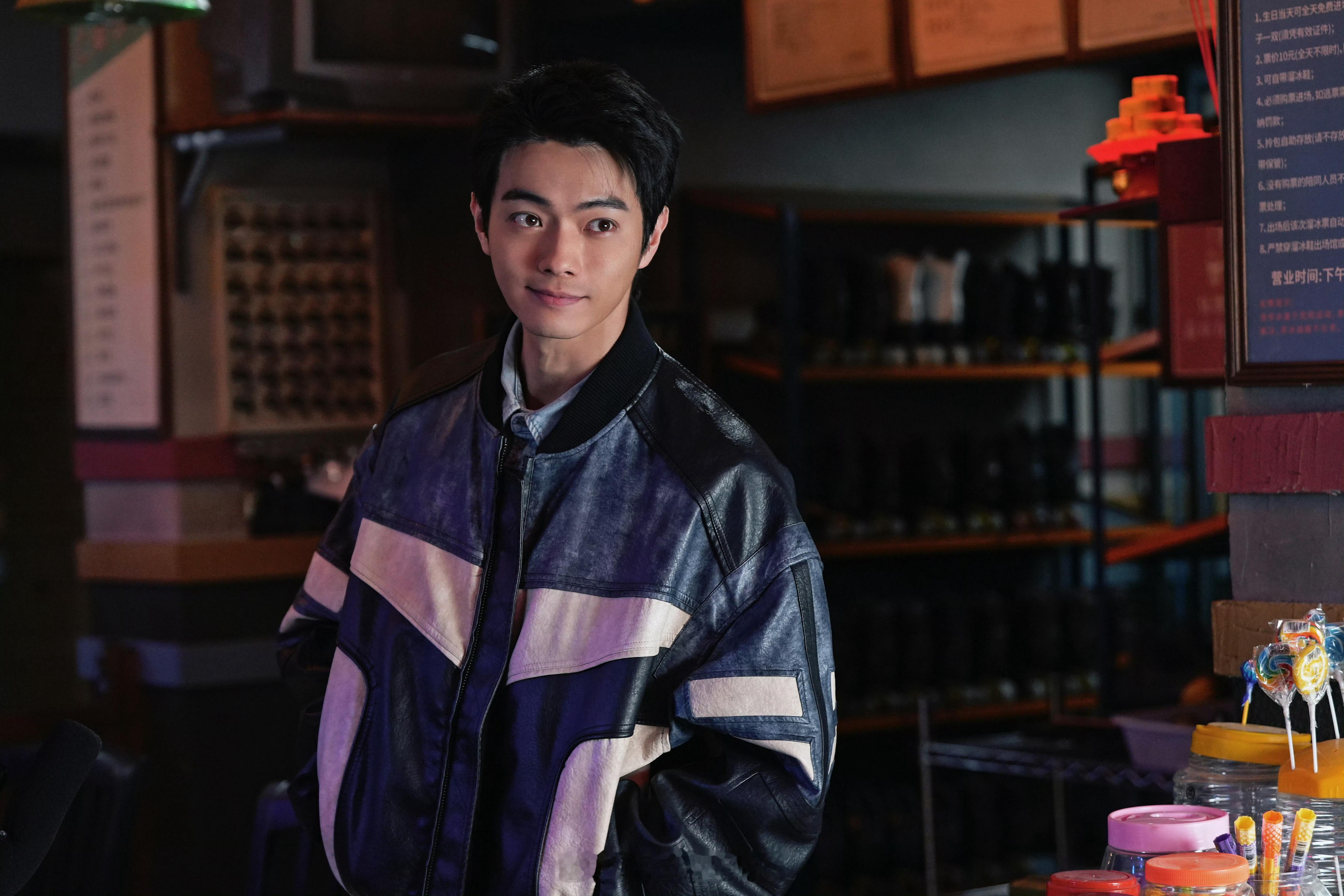 我觉得不如快来看许凯新剧方圆八百米，该剧正在🐧热播中呀！许凯 怪我