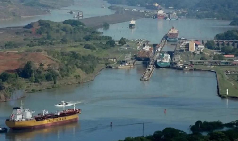 巴拿马运河，表面上看是巴拿马的领土，实际上却被国际法规定为“永久中立”。
换句话