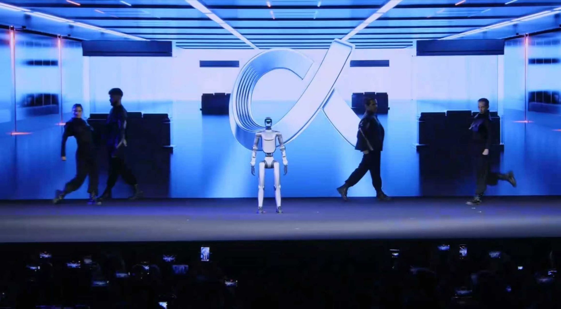 荣耀RobotPhone成精了MWC2026亮相的全球首款机器人手机荣耀Robo