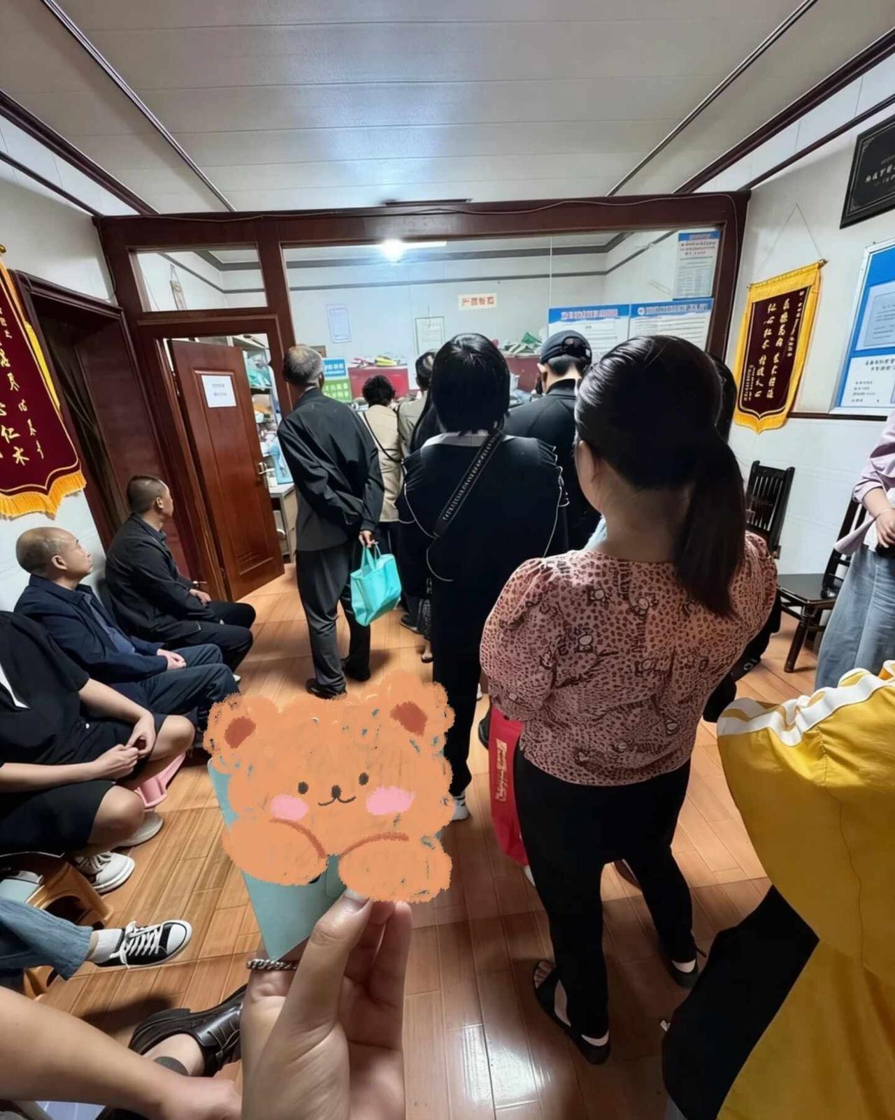 焦虑好难受，在广州天河看的靠谱中医
每天凌晨 3 点准时醒，盯着天花板到天亮，心