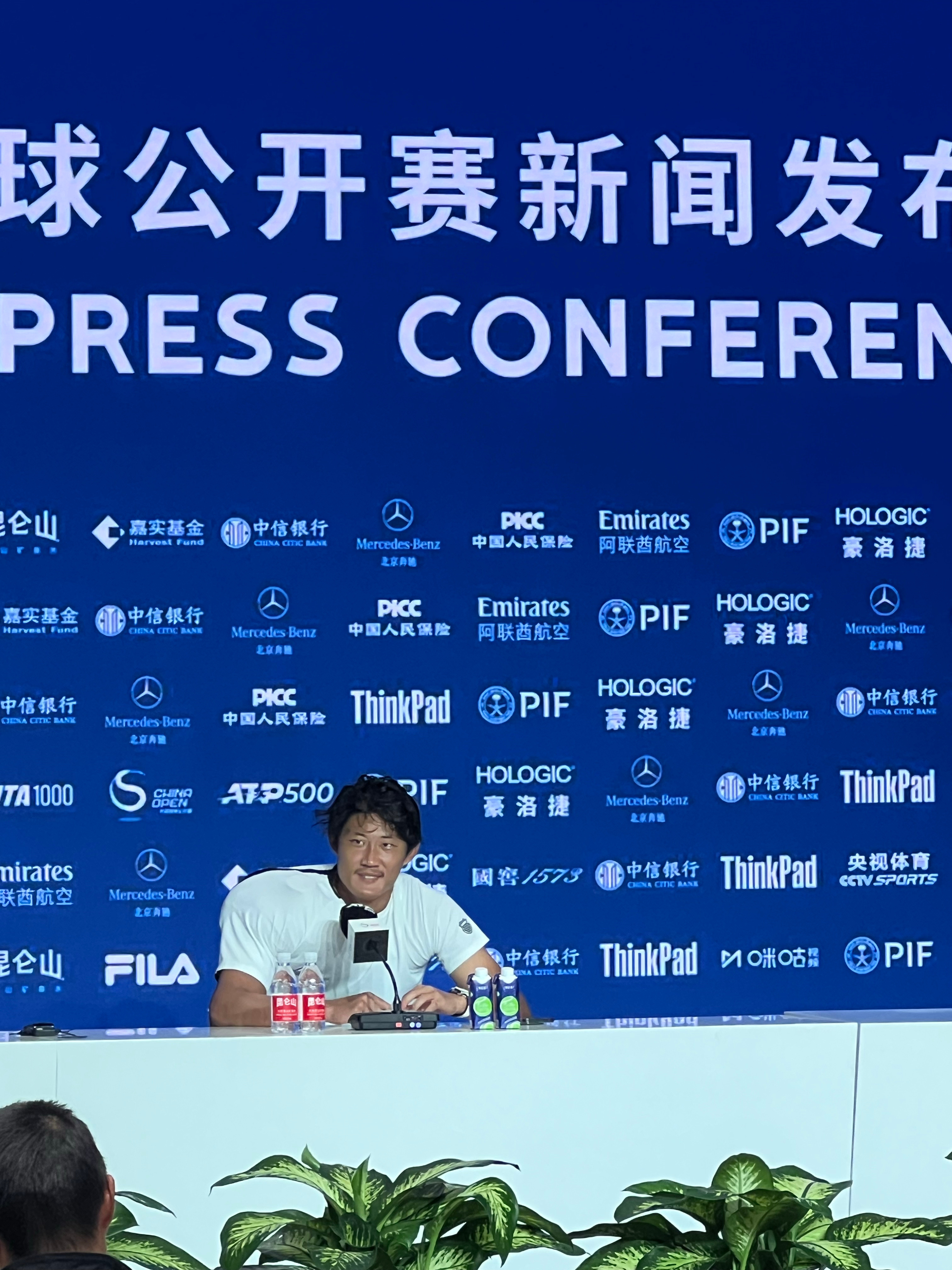2025中网张之臻这肩膀头子上的冰来了之后属实吓了我一跳啊哈哈橄榄球运动员[do