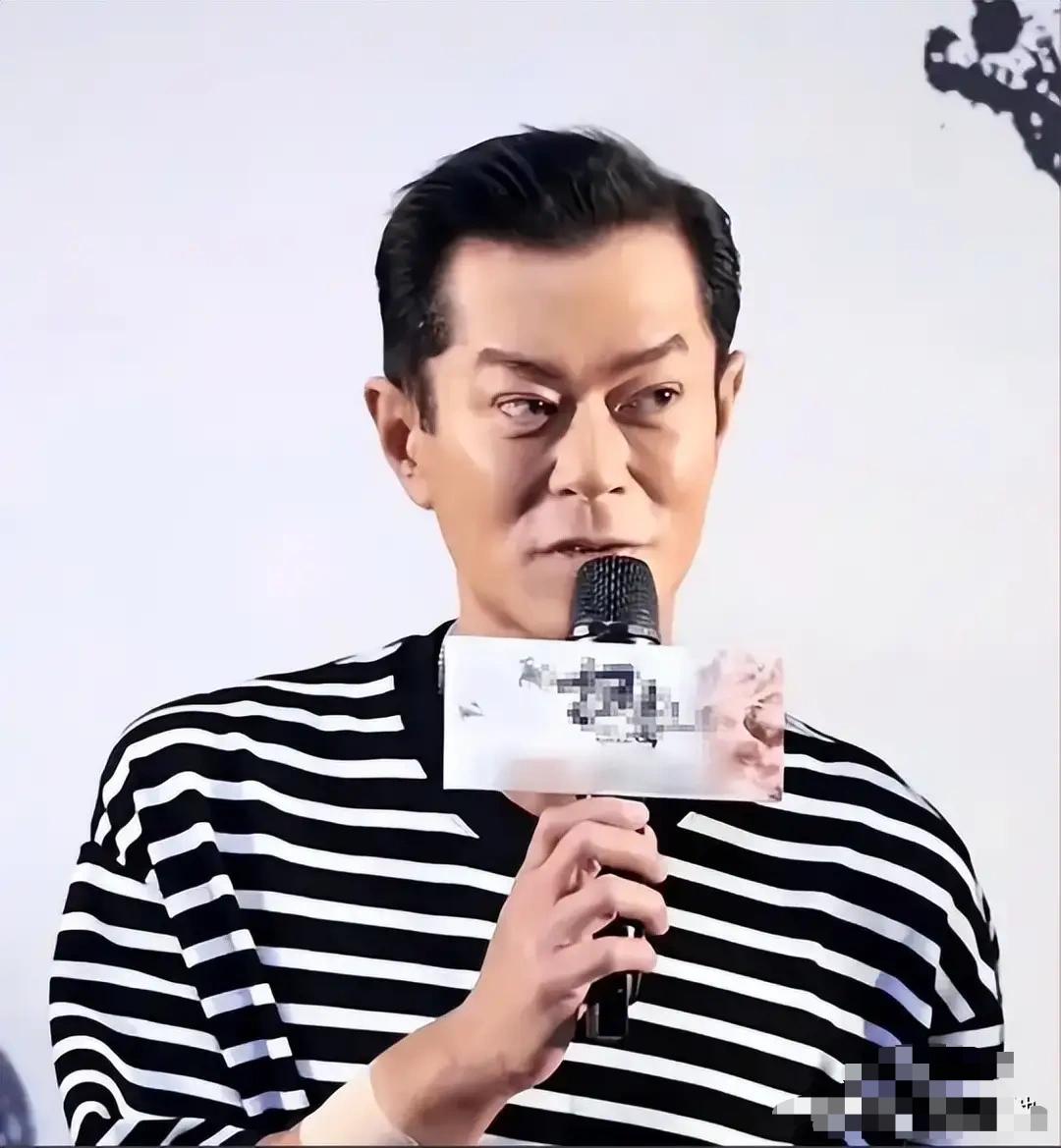 他们说他越来越像三星堆面具了。是这样吗？