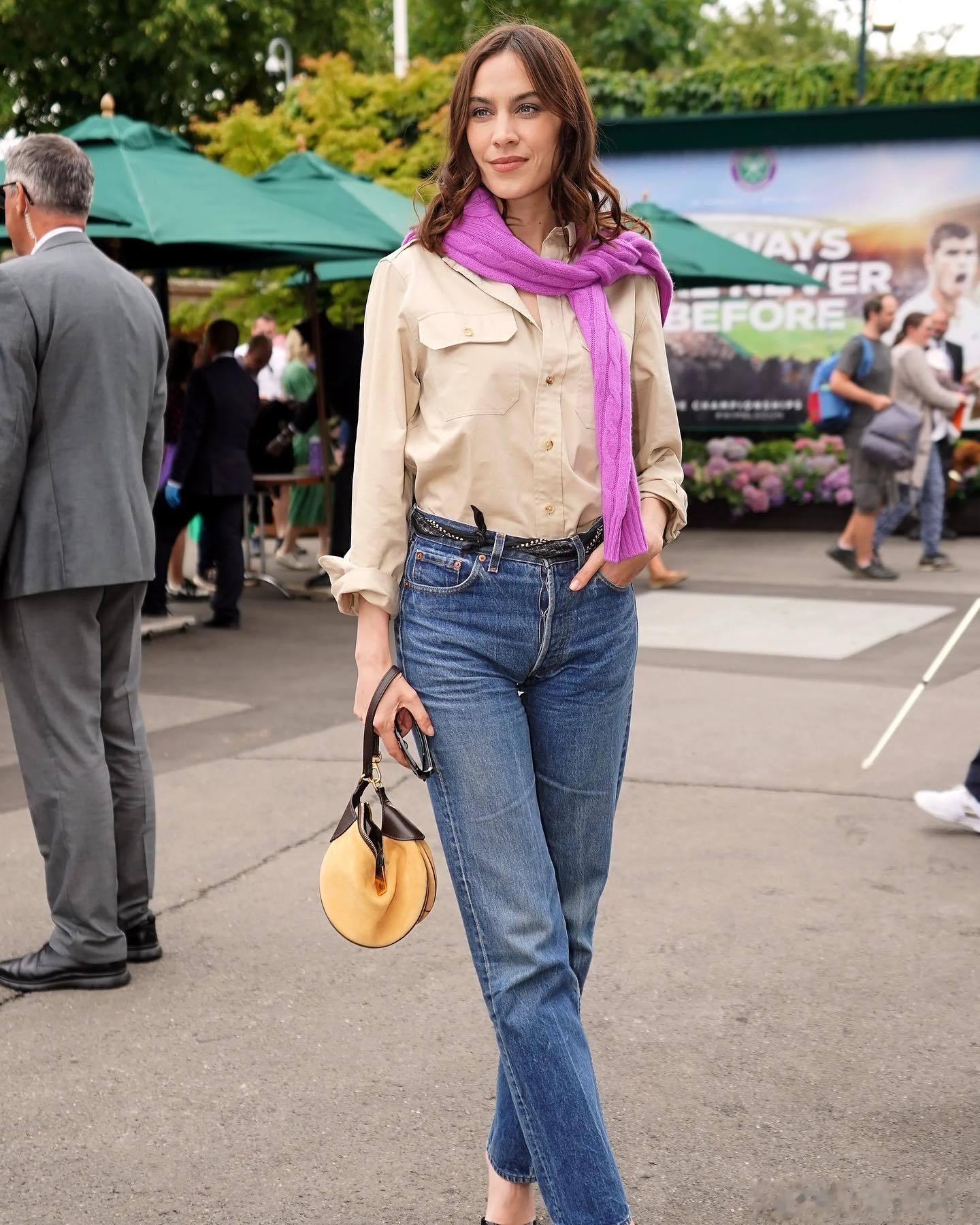 Alexa Chung 最喜欢钟小姐的穿搭色彩[抱一抱]#Ins# ​​​