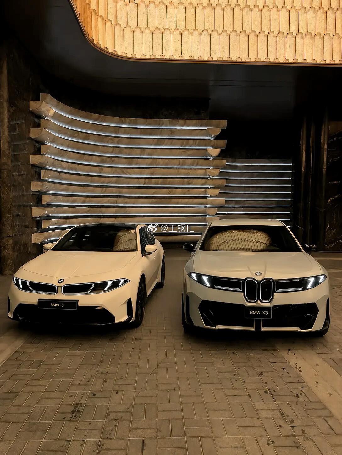 宝马电车时代拉开帷幕一台轿车，一台SUV全新宝马新世代i3vsiX3颜值拉满!如