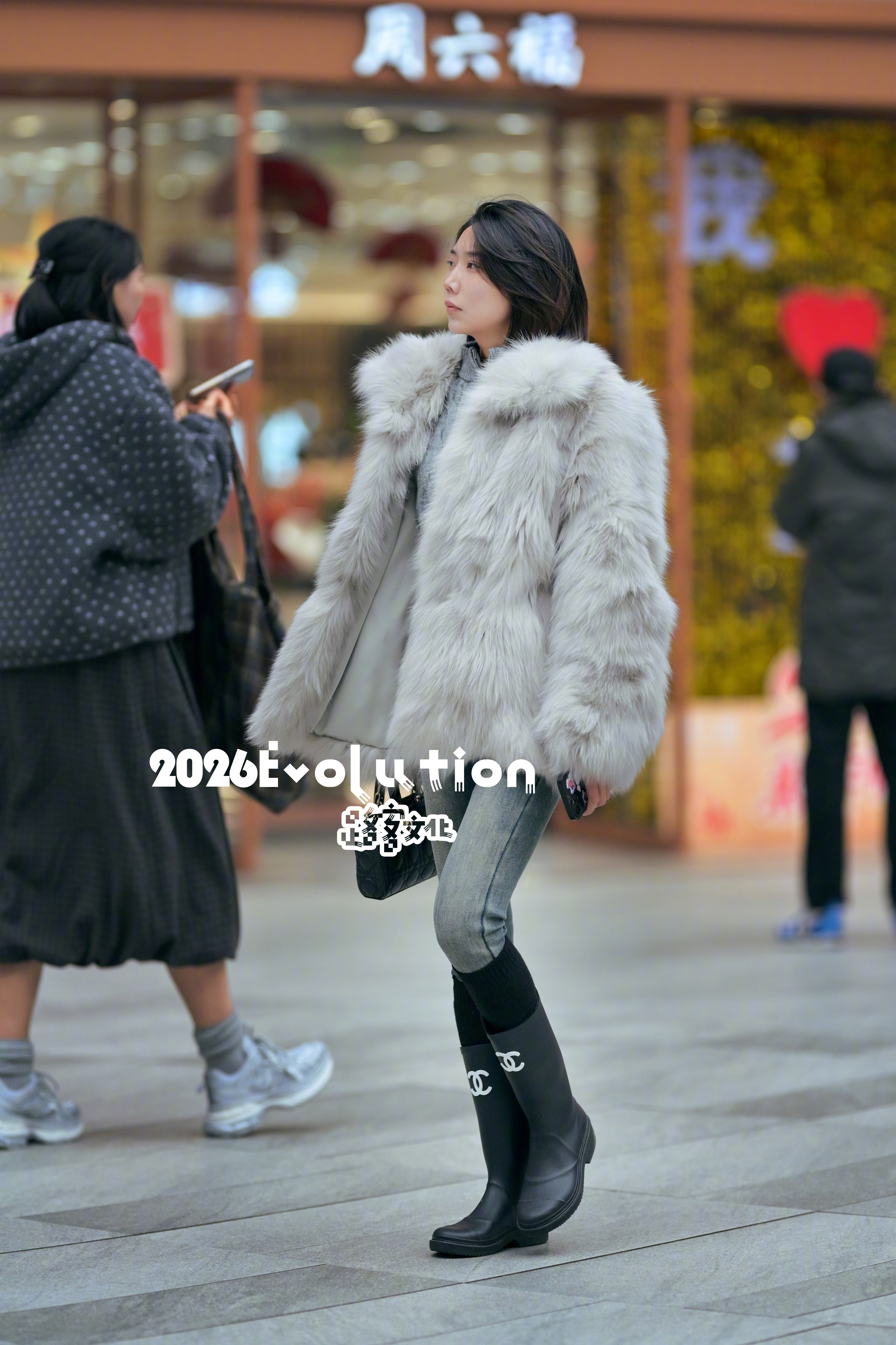 重庆幼儿园反正明天放春假了，和清明假期连着休息五天。 