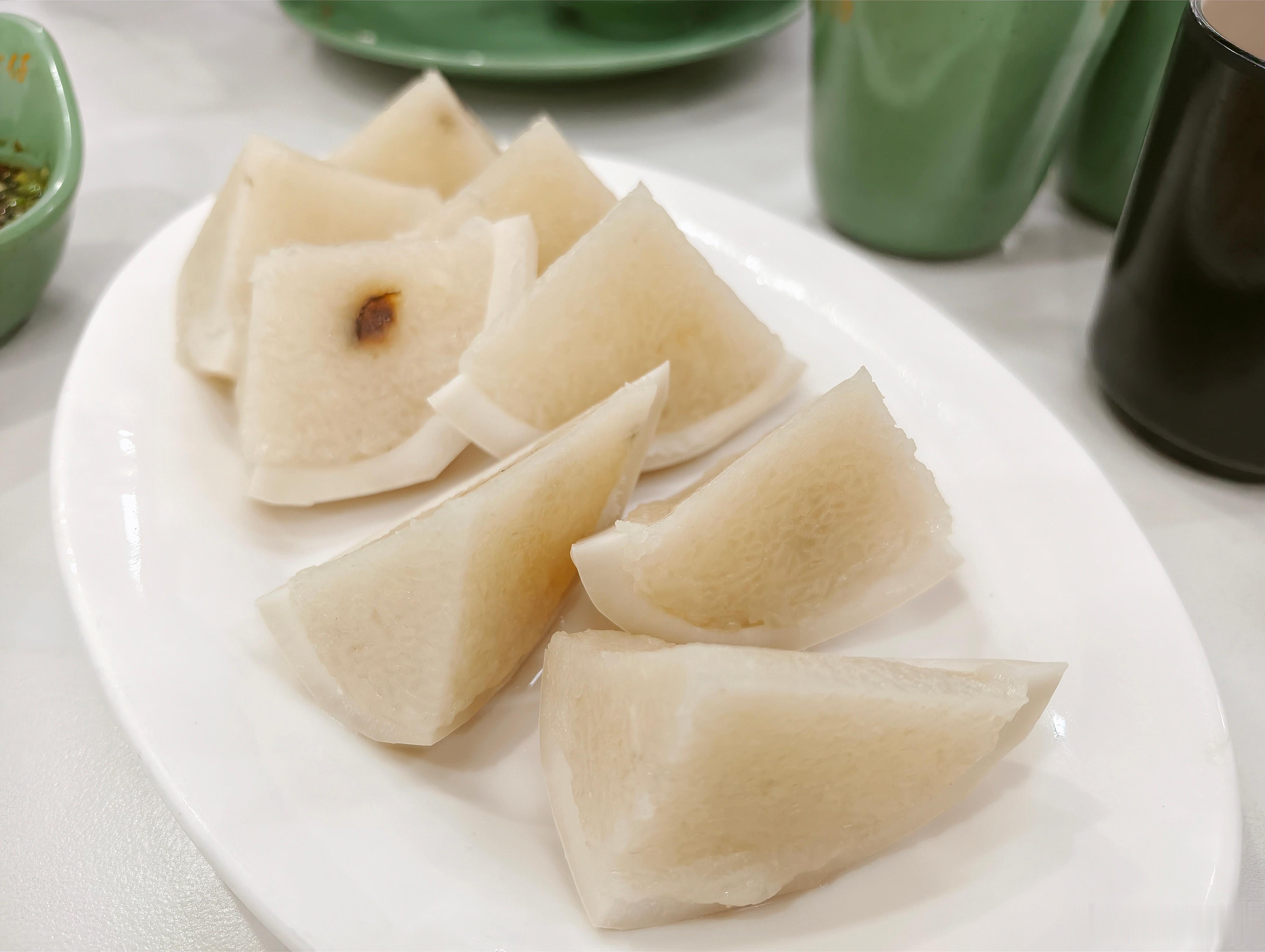 想吃椰子鸡了，想到上次去三亚吃的醩汤椰子鸡 真的很一般呀 又贵又难吃  是我个人