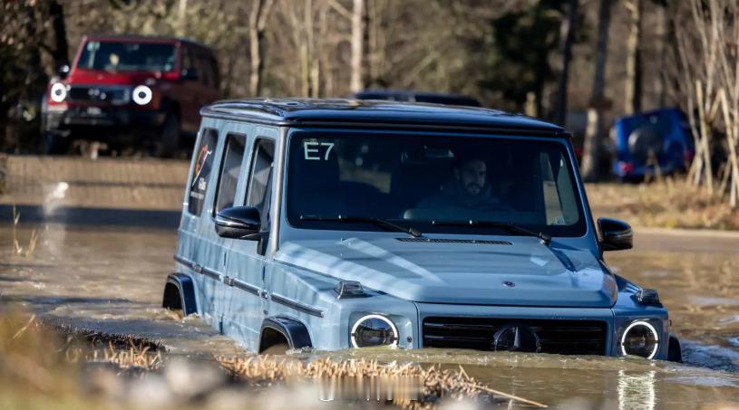 奔驰新专利：越野车能在水上漂浮，有望实现水陆两栖行驶 ​​​