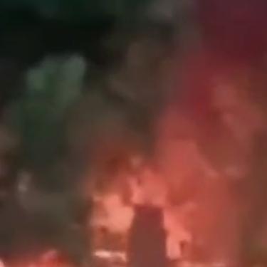 谁能想到，一场离婚竟会引发如此可怕的悲剧！近日，一名男子因离婚一事心怀怨恨，将怒