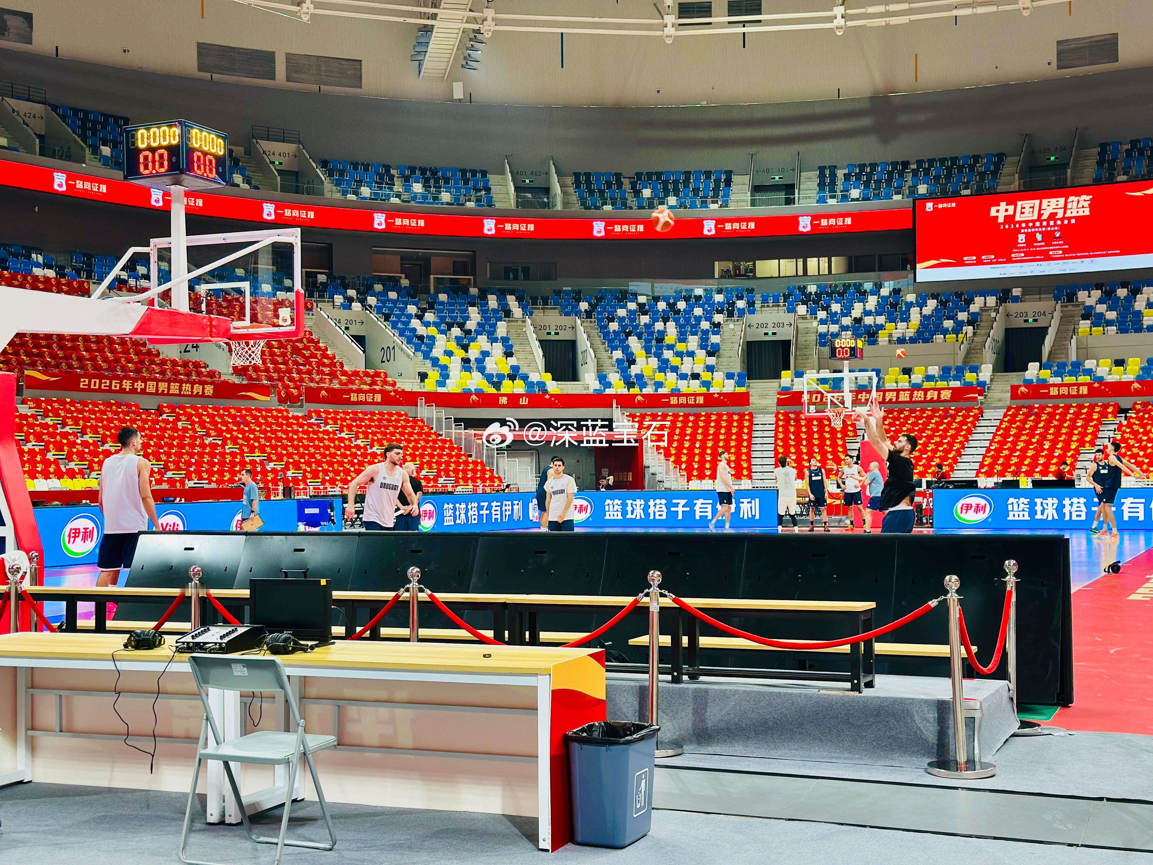 德胜体育中心，还挺现代化的，🏀 佛山