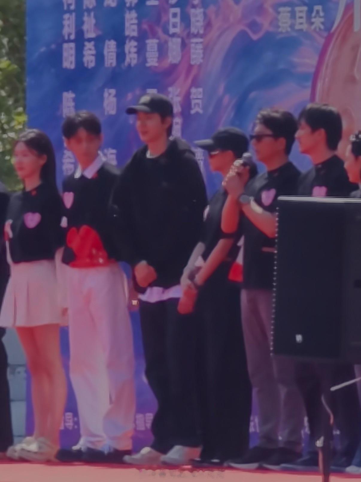 终于开机了关晓彤林一开机仪式同框我与爱同谋开机仪式