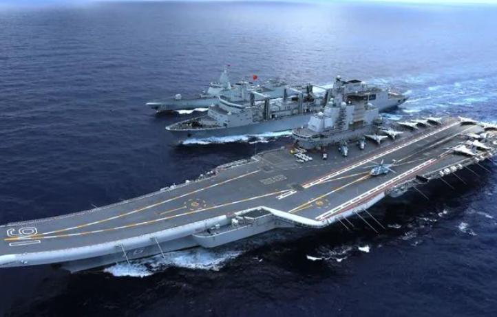 真被张召忠说中了？掏空国库建造的2艘航母，如今彻底沦为废铁。早几年张召忠就对英国