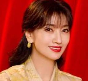 2026年3月3日央视元宵晚会落幕不久，赵雅芝在个人社交平台晒出十二宫格照片。这