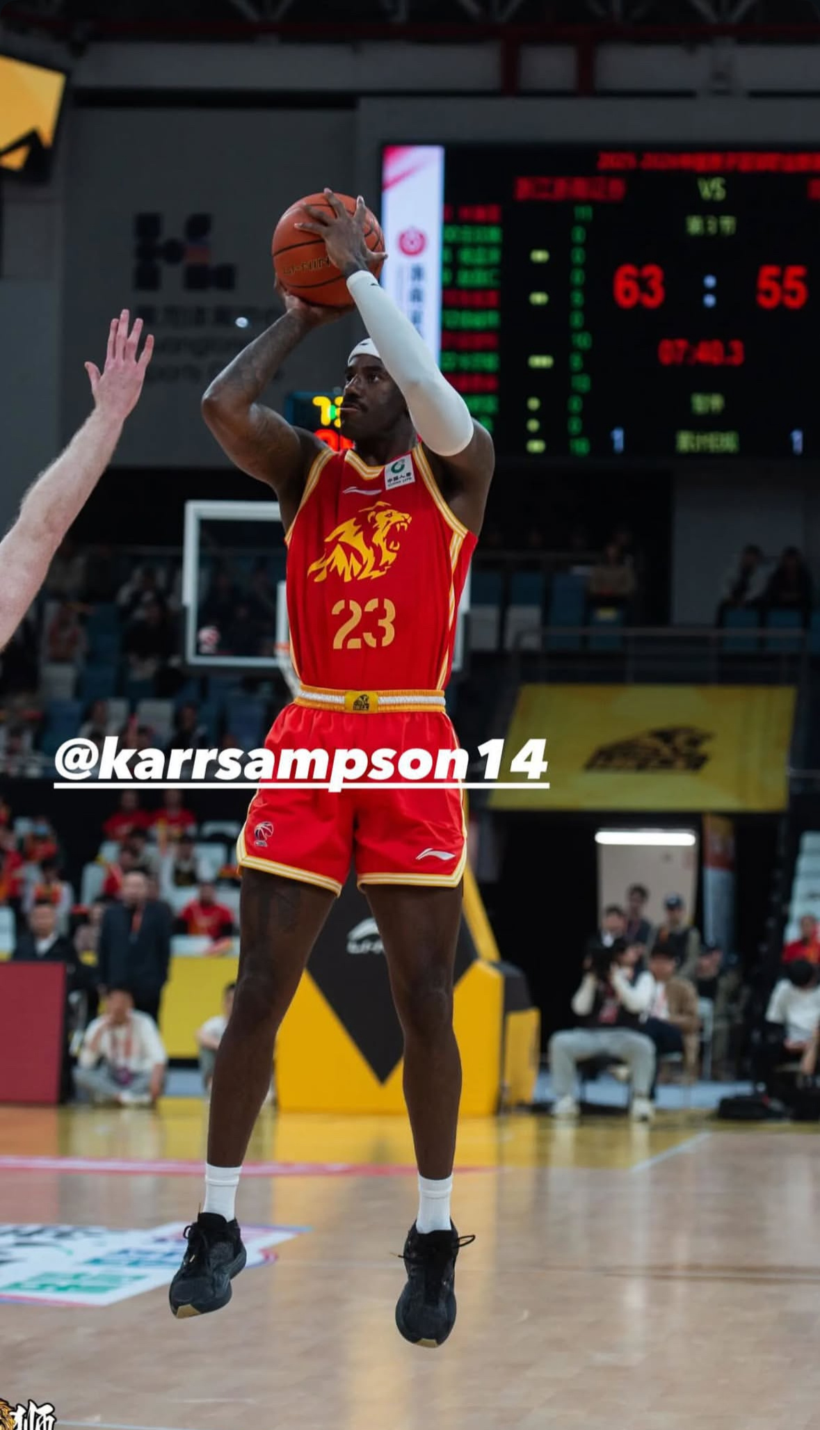 昨晚广厦队的桑普森高效的可怕广厦主场大胜南京的比赛桑普森替补出场23分钟12中8