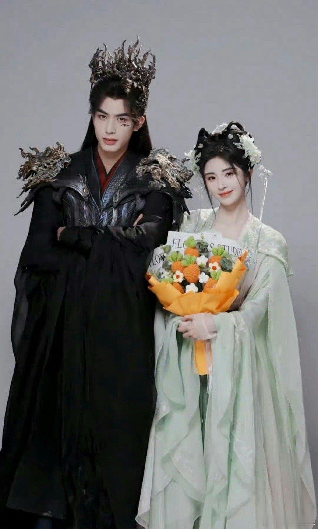 这剧照就是东方青苍和小兰花吧。 ​​​