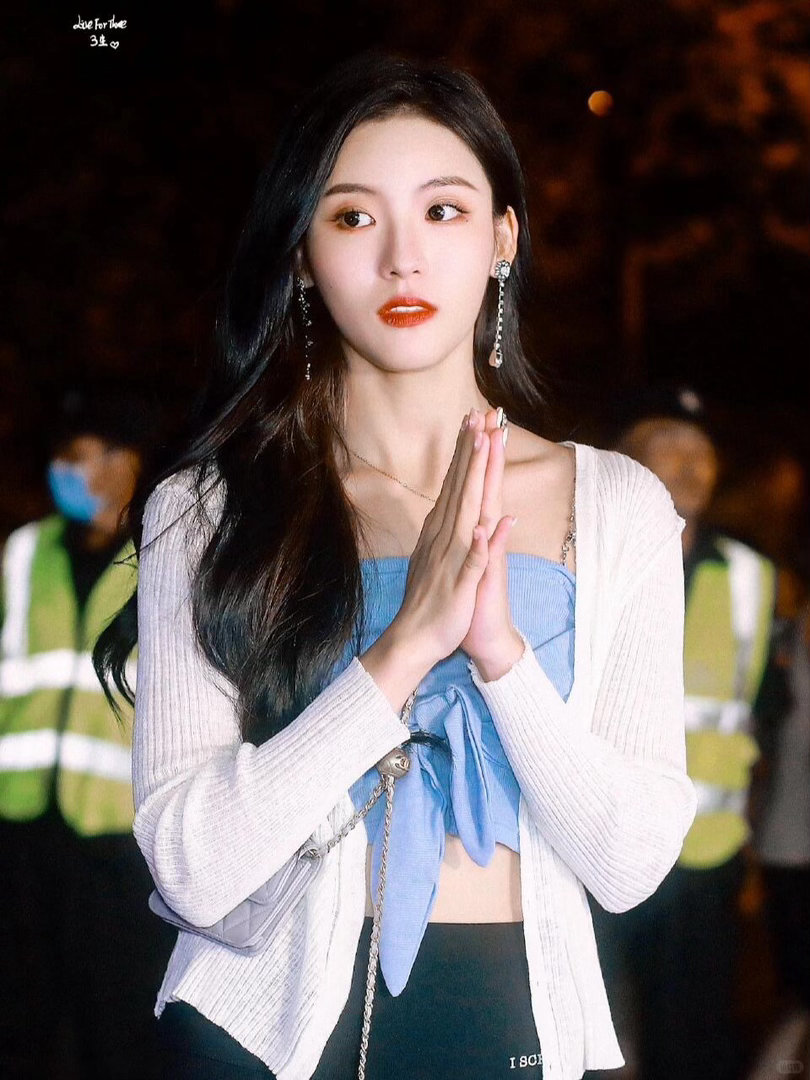 李艺彤孙芮段艺璇重聚李艺彤带着snh48合体团建了我的眼泪不值钱！李艺彤、孙芮、